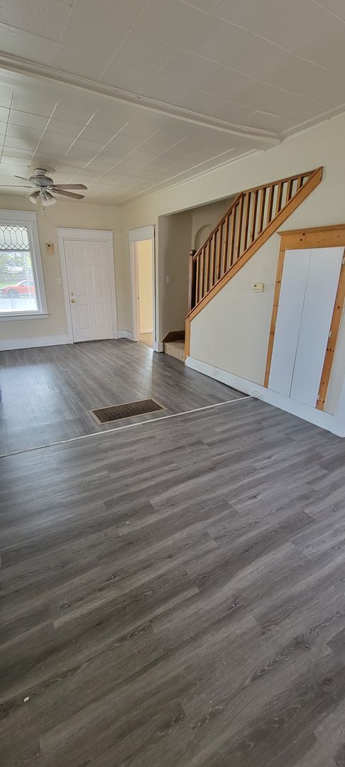 Building Photo - Great 3 bed home with garage