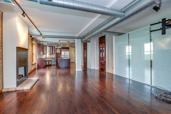 Building Photo - 1142 S Michigan Ave