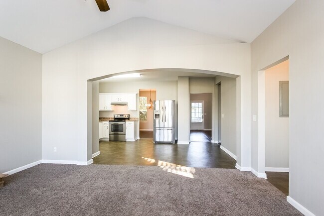 Foto del edificio - 618 Brookwater Dr