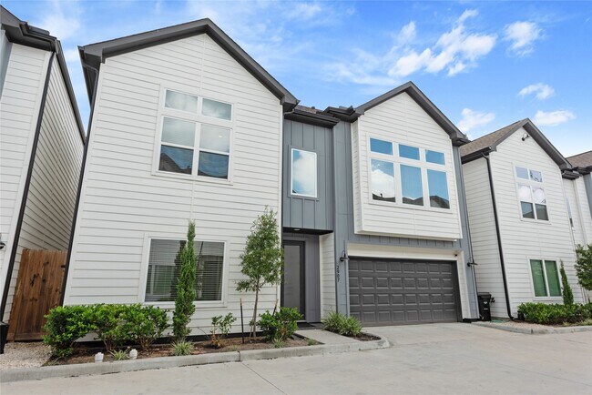 Building Photo - 2907 Sherwood Grn Ln