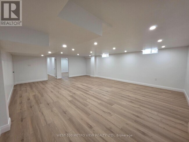 Building Photo - 250 Sunset Ridge