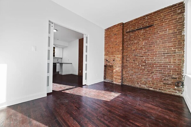 Foto del edificio - 445 West 46th Street