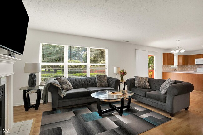 Foto del edificio - 5761 Cantigny Way S