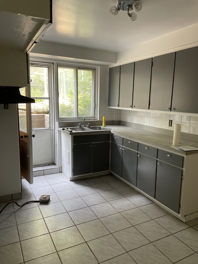 kitchen - 7020 Rue Birnam