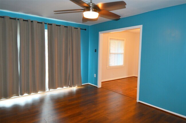 Building Photo - 501 Jerry St