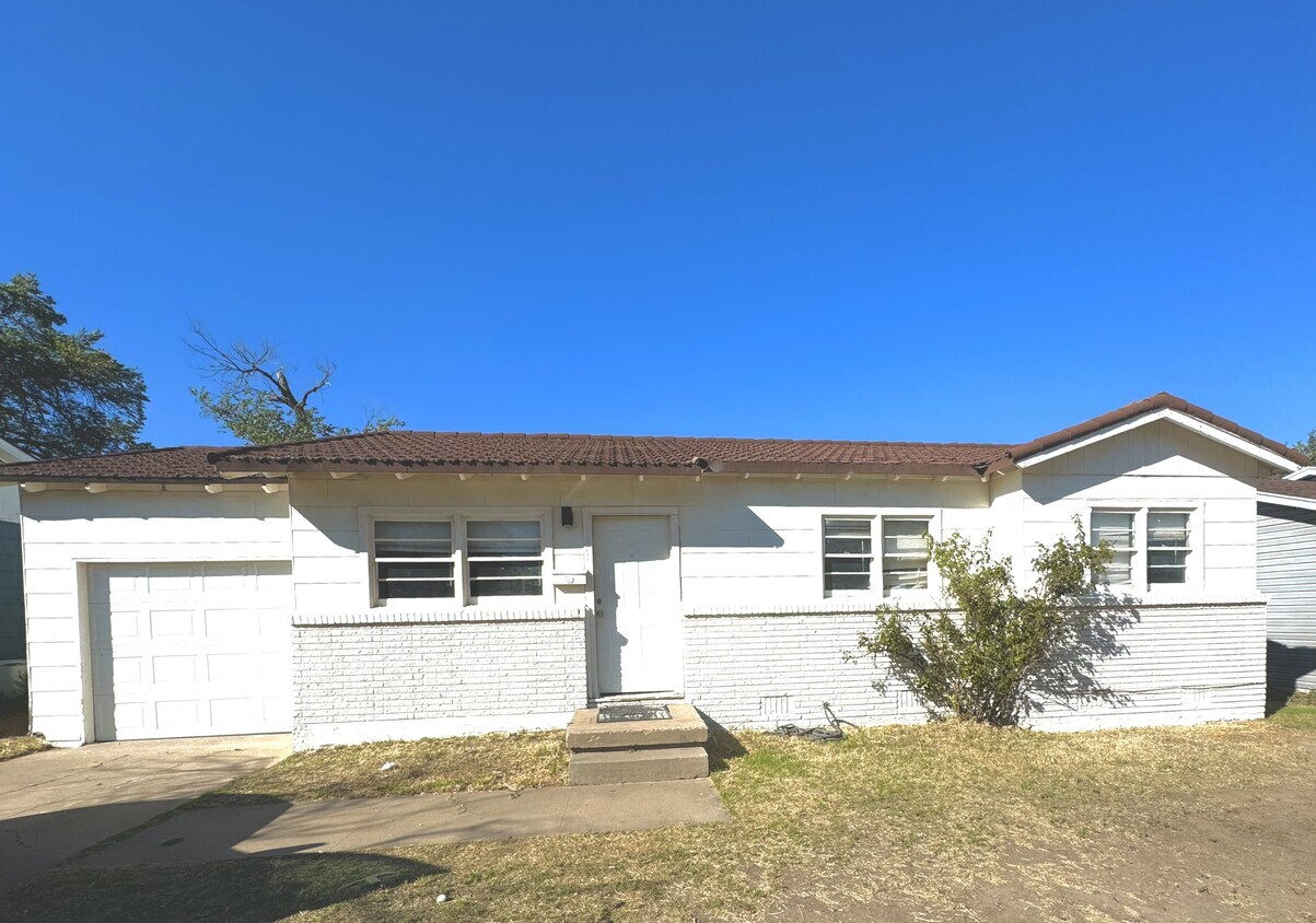 Primary Photo - 2611 13th Ave