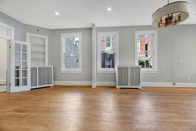 Building Photo - 529 14th St NE