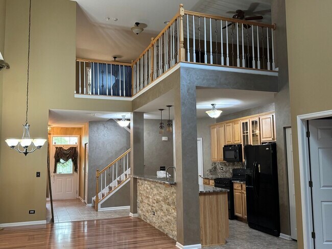 Foto del edificio - 916 Bluebell Cir
