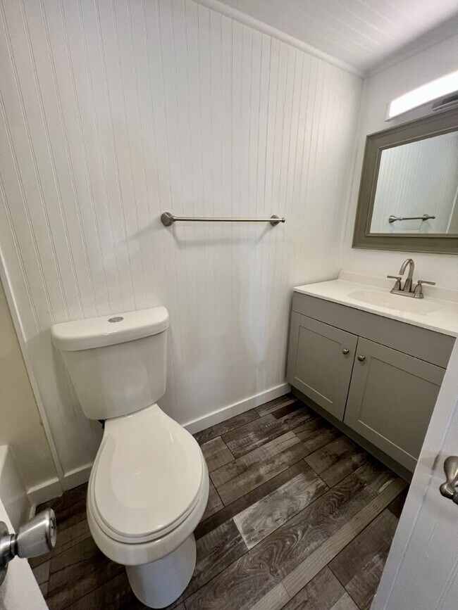 Building Photo - Recently updated basement apartment ready now!