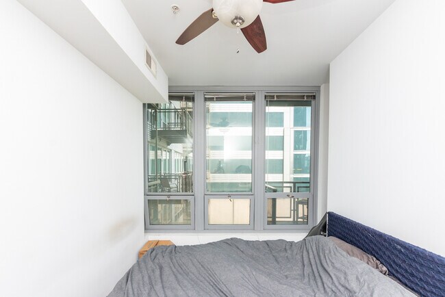 Foto del edificio - 565 W Quincy St