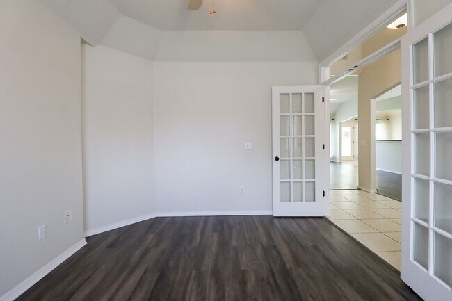 Building Photo - 1908 W Vail St