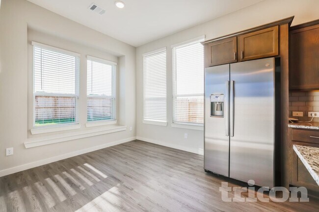 Foto del edificio - 2414 Foster Hl Rd