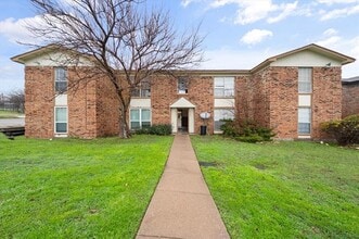 Building Photo - 8000 Cambridge Cir