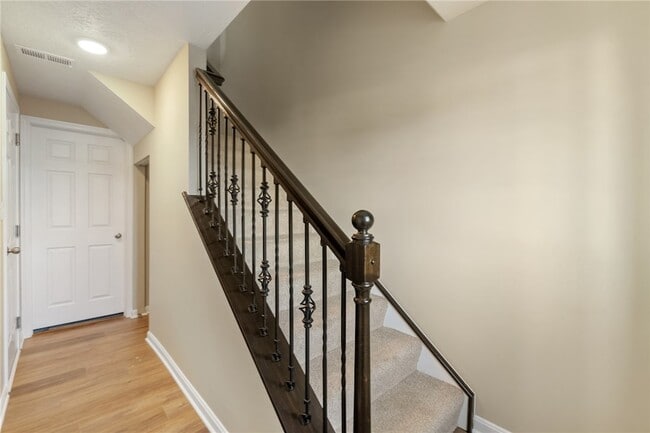 Building Photo - 2858 Canterbury Dr