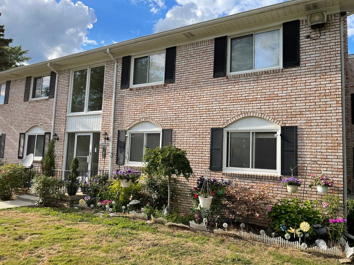 Primary Photo - 13905 Camelot Dr