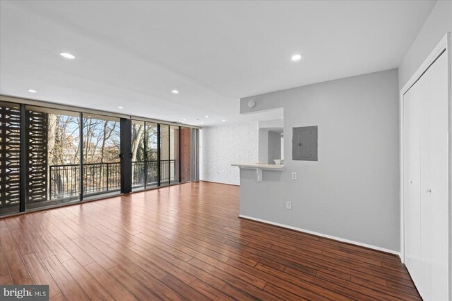 Foto del edificio - 4 S Van Dorn St