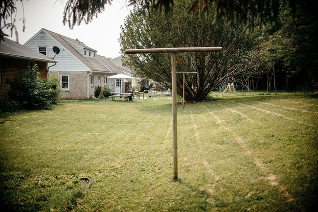 Building Photo - 425 Spring Dr