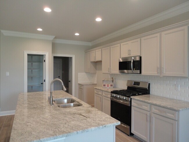 Foto del edificio - 6127 Lk Bnd Dr