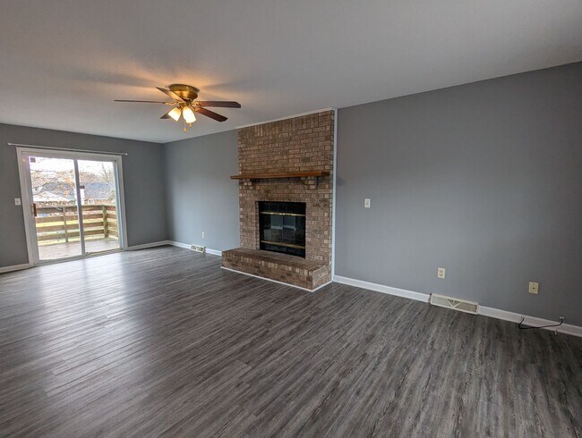 Building Photo - 2017 Oriole Dr