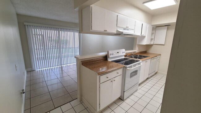 Foto del edificio - 4433 Treehouse Ln
