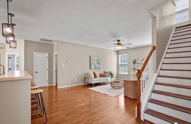 Building Photo - 7319 Vicenzo Dr