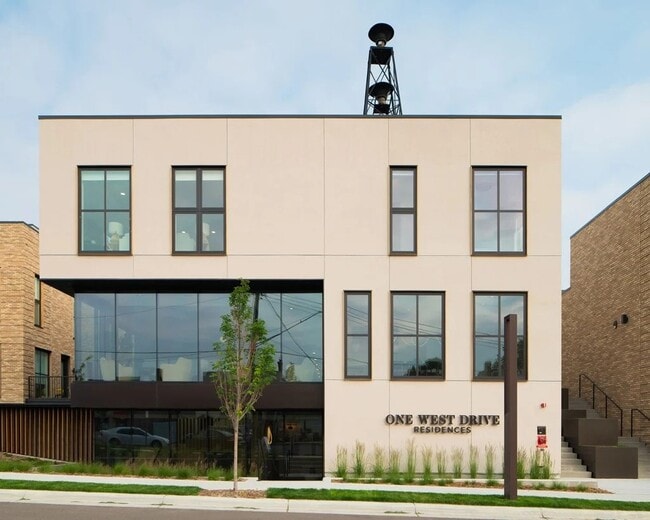 Building Photo - One West Drive