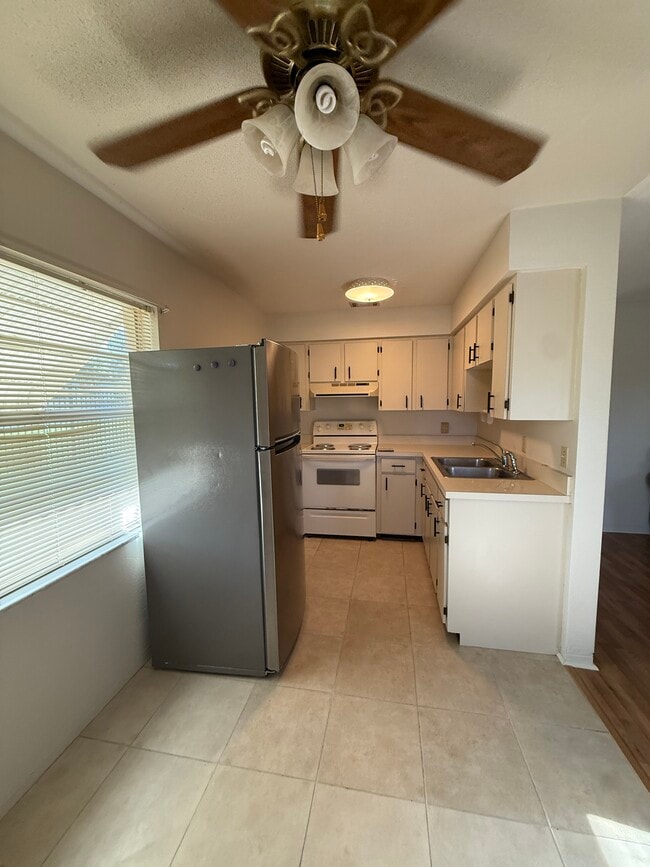 Building Photo - 18 Dogwood Trl