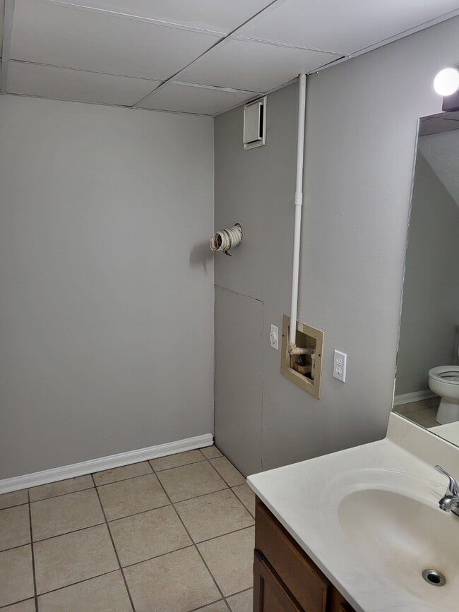 Building Photo - 335 Churchill Dr