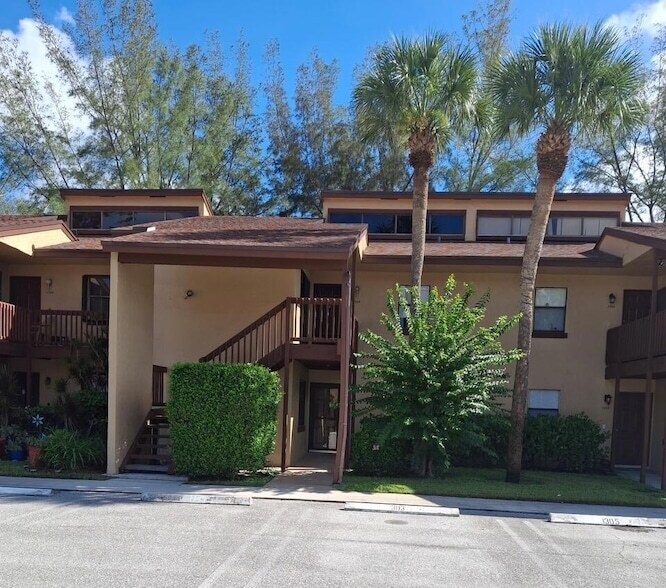 Foto principal - 1303 Lakeview Dr E