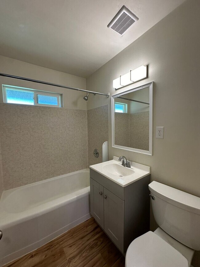 Foto del edificio - Charming 2 Bed/1 Bath, a must see, Call Now!
