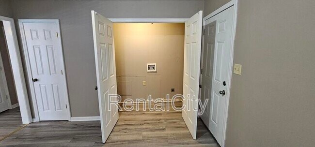 Foto del edificio - 839 Friendship Rd