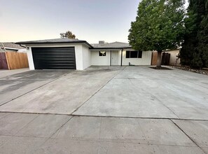 Building Photo - 5946 E Pontiac Way