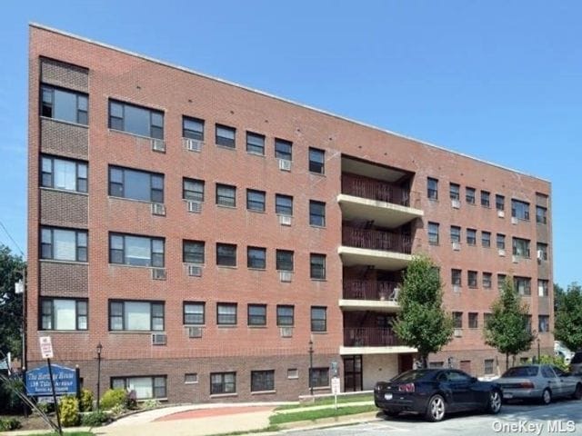 Building Photo - 135 3rd Ave