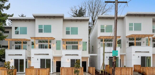 Building Photo - Modern 3-Bedroom, 3.5-Bathroom Fernview Heights Townhome Built in 2022