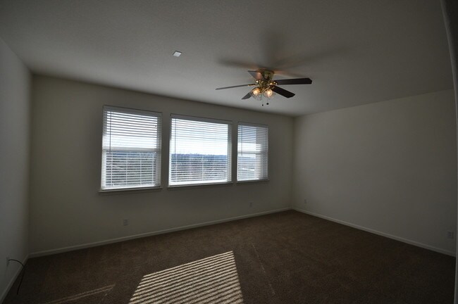 Building Photo - 1215 Villagio Dr