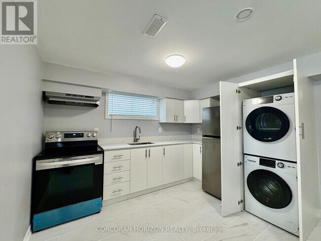 Building Photo - 16 Aspen Crescent