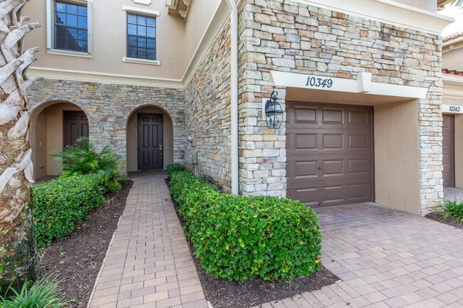 Building Photo - 10349 Wellington Parc Dr