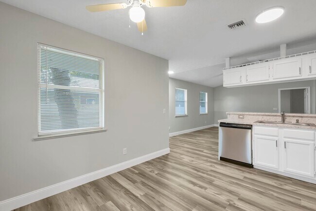 Building Photo - 1350 20th Ave SW