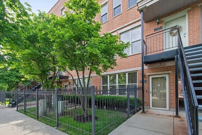 Duplex arriba - 714 W Evergreen