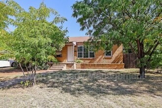 Building Photo - 109 S Palo Duro St