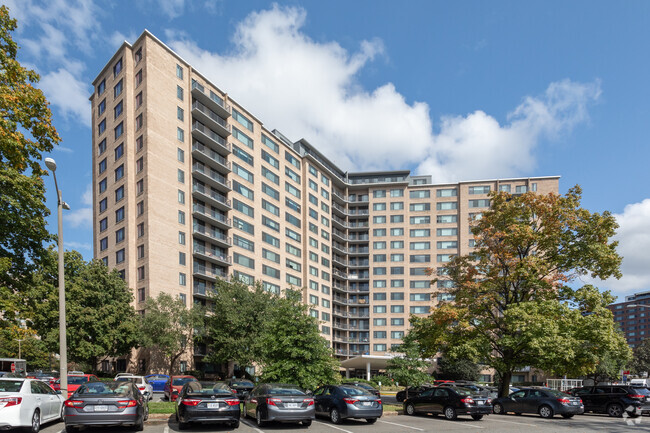 Building Photo - Sherwood at Southern Towers