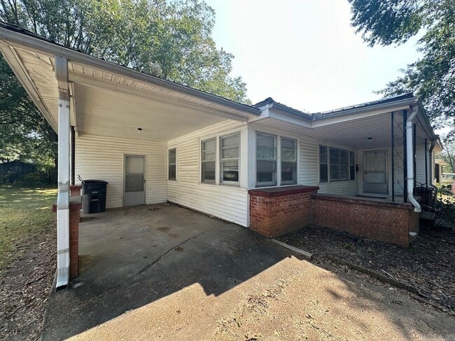 Building Photo - 104 N Olive St