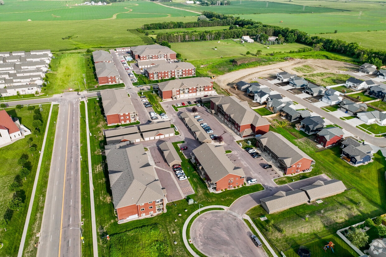 Exterior Overall - Sunset Villas Apartments