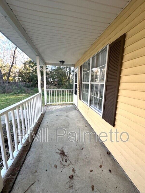 Building Photo - 131 Country Town Dr