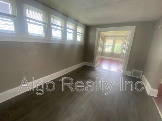 Foto del edificio - 2511 N Logan Ave