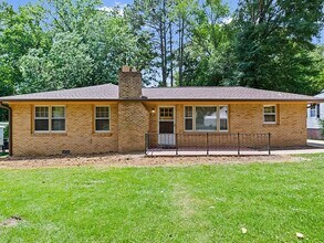 Building Photo - 75 Edenwood Dr