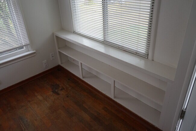 Building Photo - r401ALL