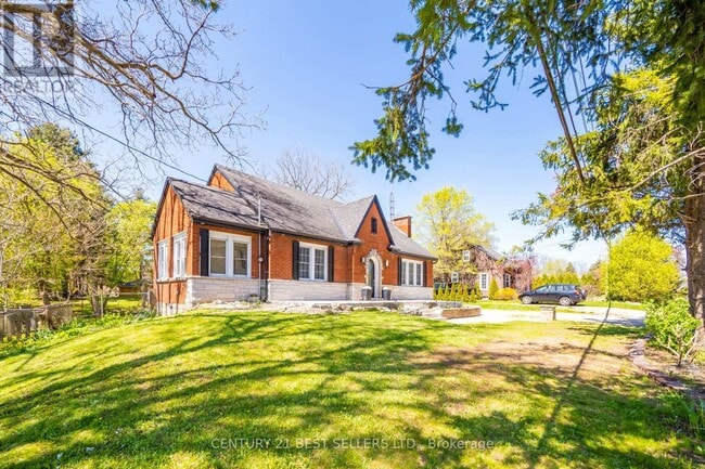 Photo du bâtiment - 933-936 Hwy 6