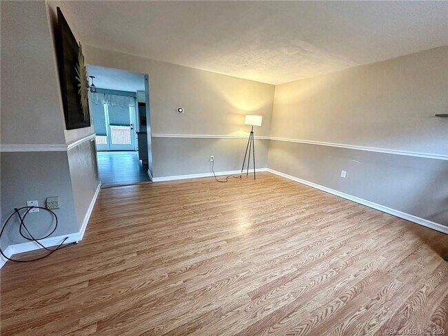 Building Photo - 46 Robertson St