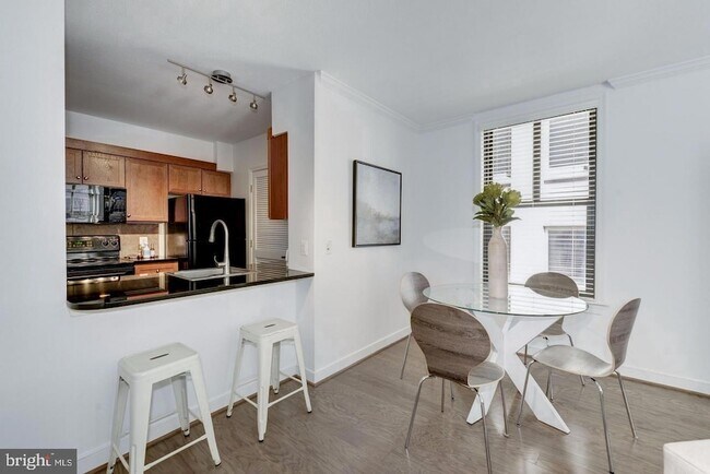 Foto del edificio - 631 D Street NW
